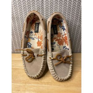 Clarks Tan loafer slippers